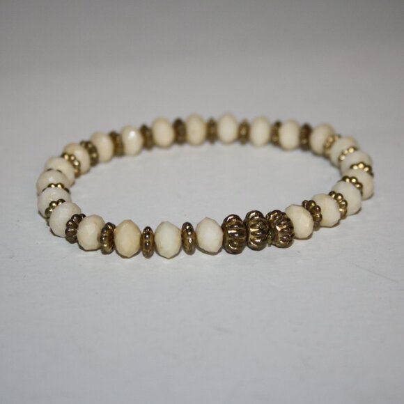 Beautiful cream and gold beaded bracelet 7" - Picture 2 of 3